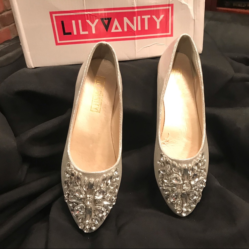 NWOT Lily Vanity Rhinestone Flats!!